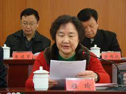 Cheng Yu attending meeting on establishing memorial for father