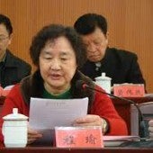 Cheng Yu attending meeting on establishing memorial for father